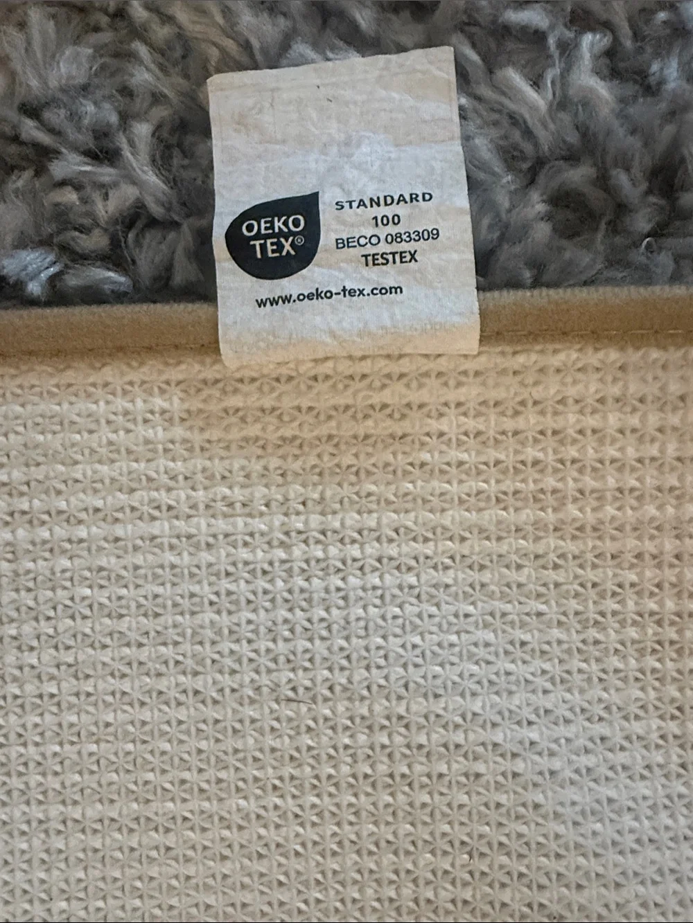 24 x 16” Oeko-Tex Beige and‎ White Rectangular Bath Rug w Rubber Back